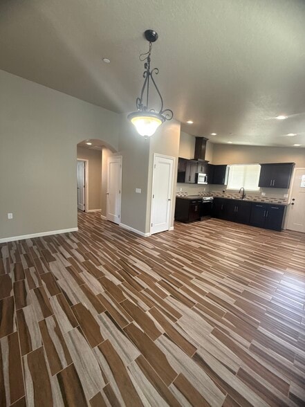 Building Photo - 16831 Hill Dr