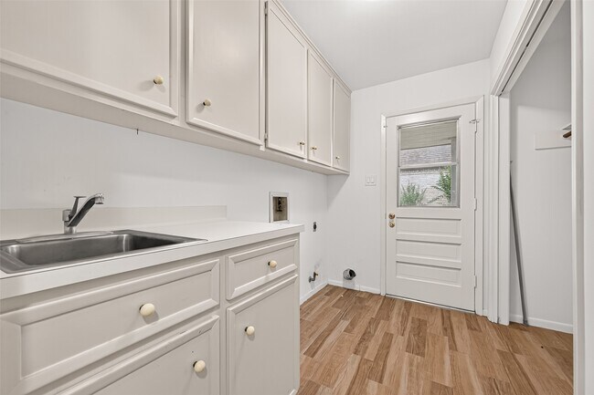 Building Photo - 2103 Winged Foot Dr