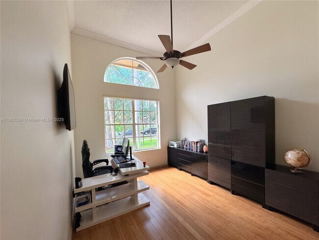 Building Photo - 375 Sabal Way