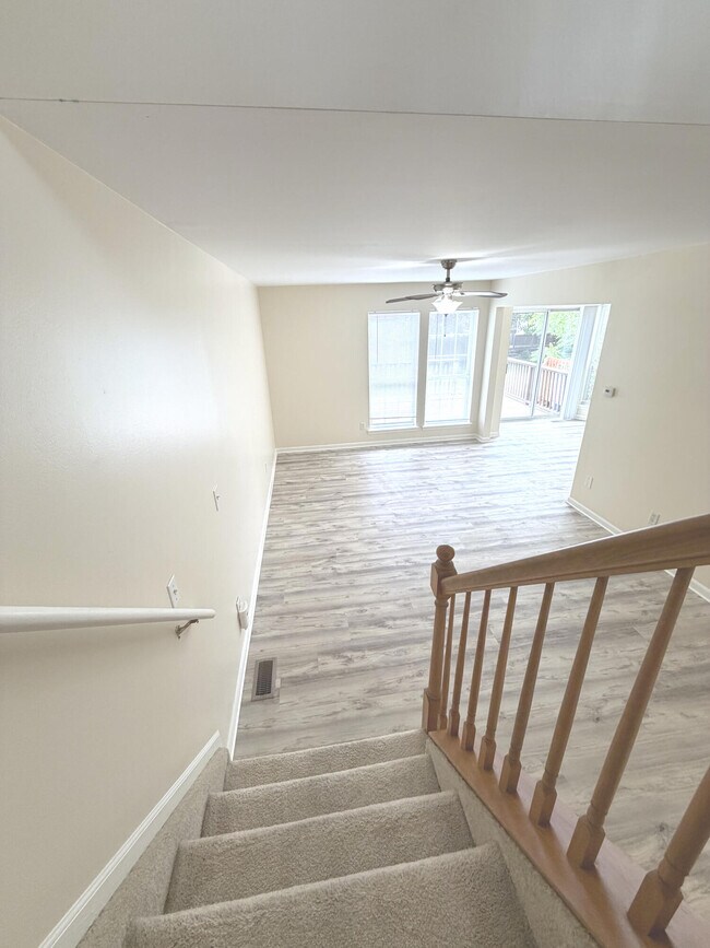Building Photo - 3112 Village Cir N