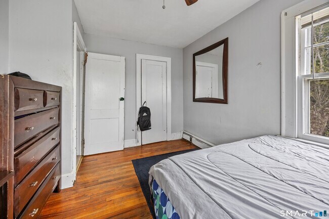 Building Photo - 19 Cumley St