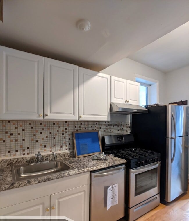 Building Photo - 3544 N Halsted St