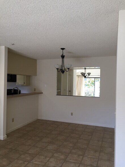 Dining Room - 104 Woodlake Dr