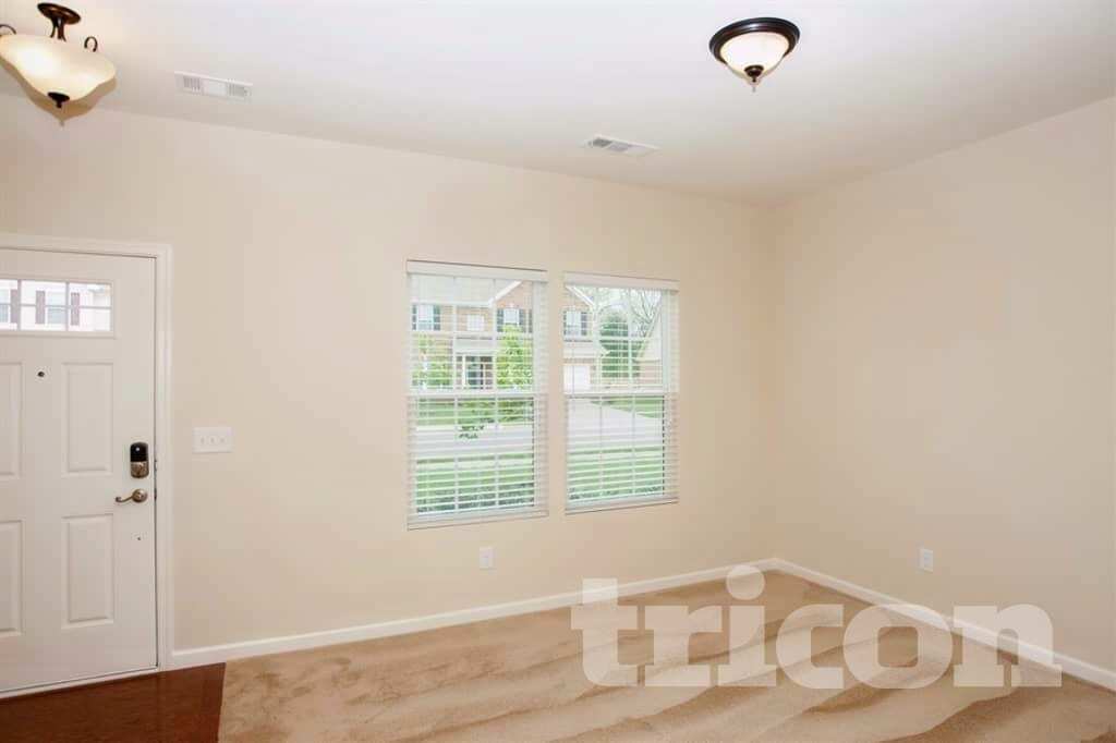 Building Photo - 2037 Silverton Cir