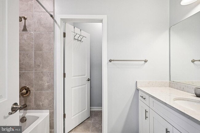 Building Photo - 42 Dogleg Ln
