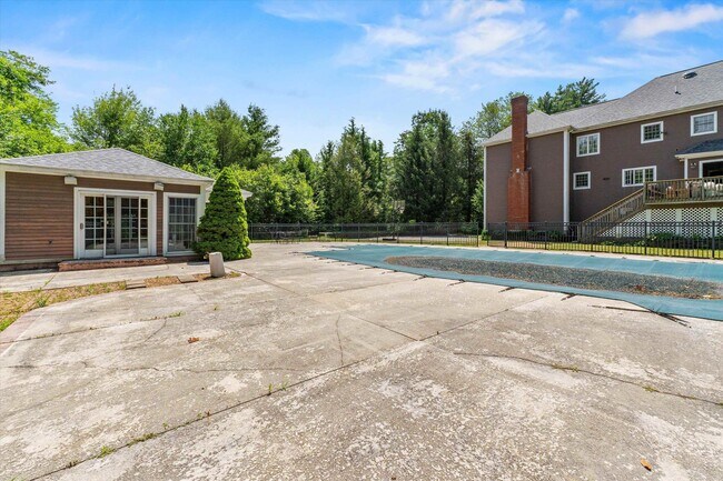 Building Photo - 35 Oakmont Dr