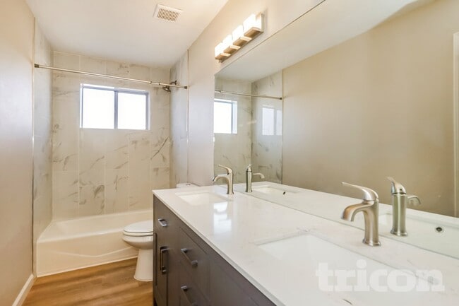 Building Photo - 1600 31st St SE