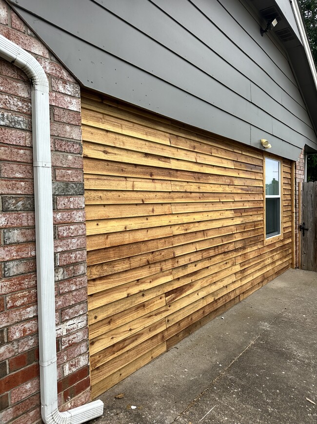 Building Photo - 1100 SW 81st St