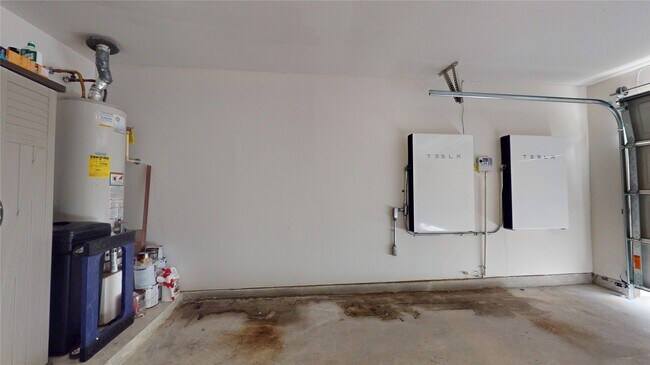 Building Photo - 806 N Willow Dr