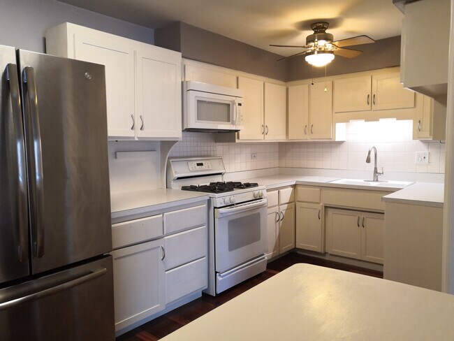 kitchen - 401 S Grove Ave
