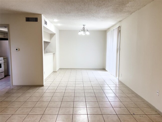 Building Photo - 7206 Creekside Dr