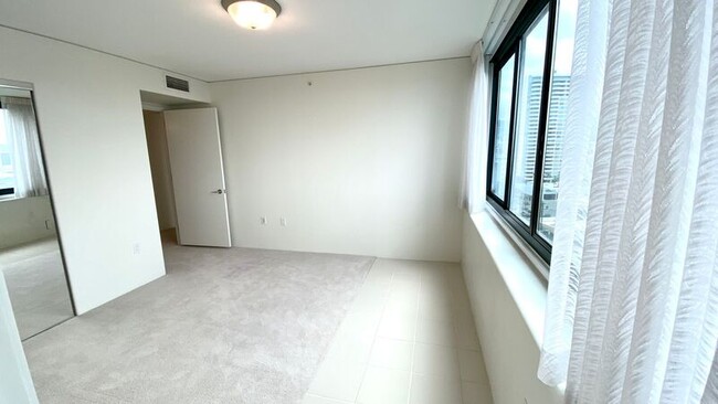 Building Photo - 88 Piikoi St