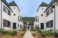 Building Photo - This spacious studio apartment located in the popular Los Feliz neighborhood of Los Angeles is no...