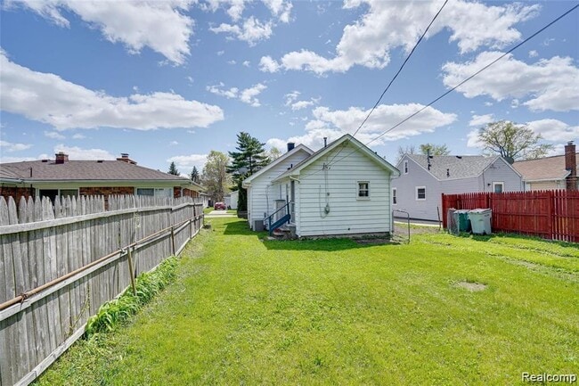 Building Photo - 577 E Brickley Ave