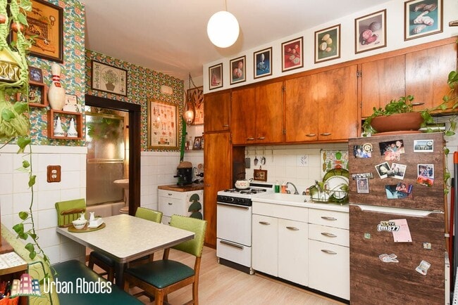 Building Photo - 2819 W Shakespeare Ave