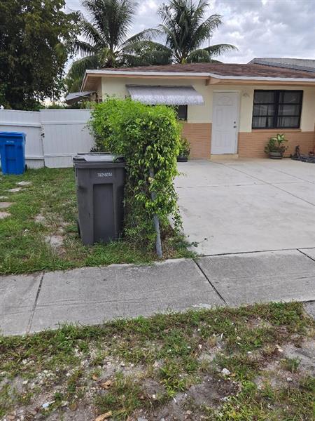 Building Photo - 5461 SW 38th Ct