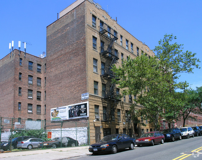 Primary Photo - 2465 Crotona Ave