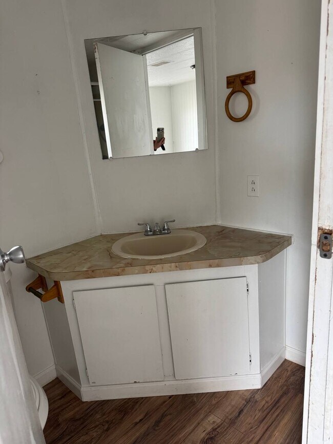 Building Photo - SALINA RENTALS - TRLR #6