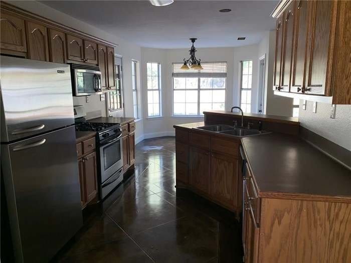 Building Photo - 39364 W Brookfield Dr