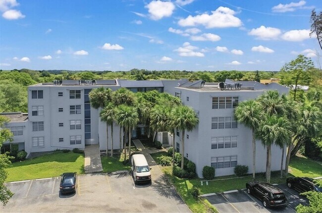 Building Photo - 9470 Live Oak Pl