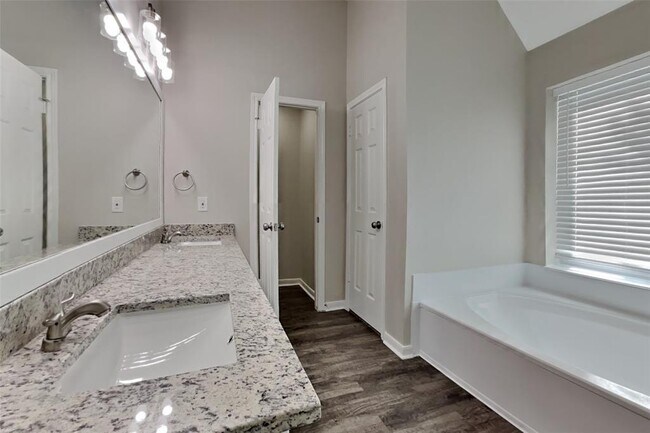 Building Photo - 1315 Forest Hollow Dr