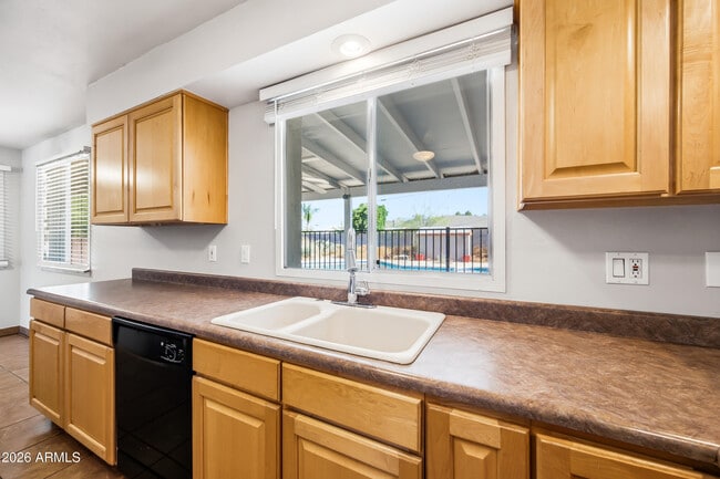 Building Photo - 4213 E Sahuaro Dr