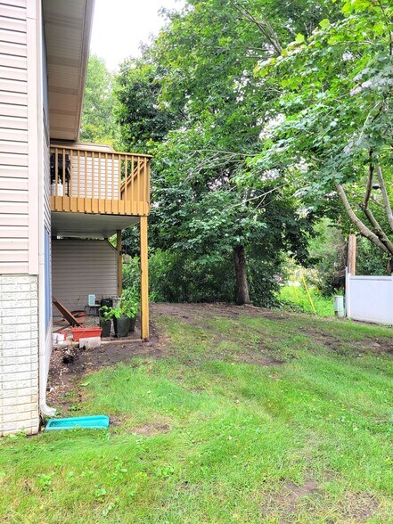 Building Photo - 832 Laurel Ave