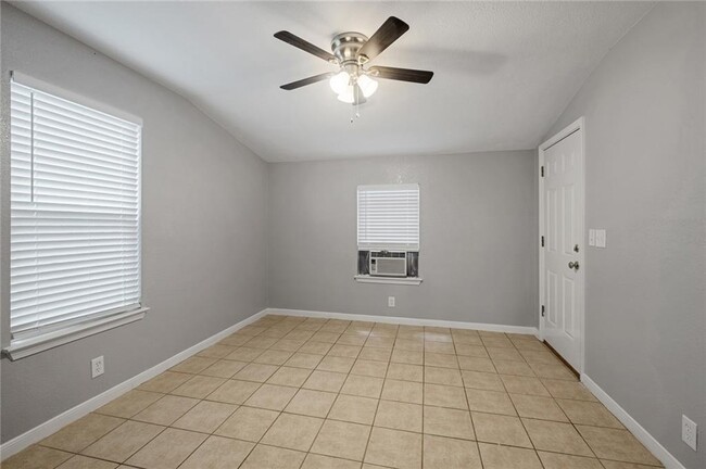 Building Photo - 13556 Anarosa Loop