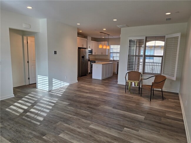Building Photo - 60 Bay Laurel