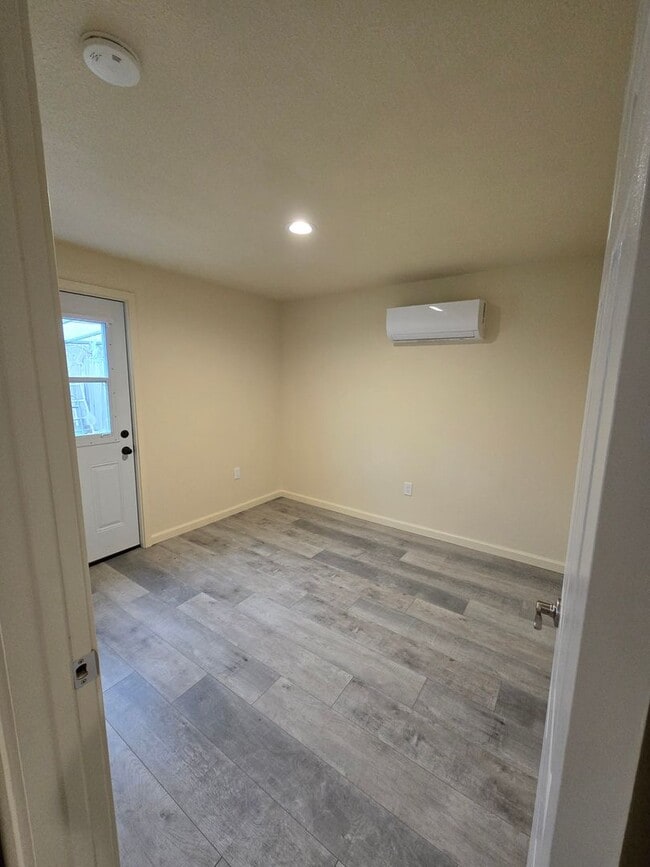 Building Photo - 398schindlerstreet.is4lease.com