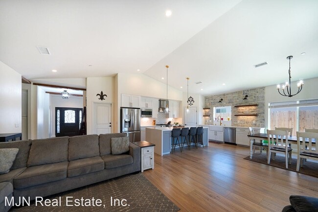 Building Photo - 4 br, 2 bath House - 914 Passion Place