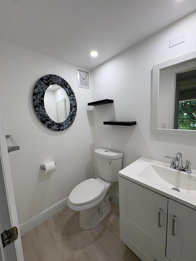 Building Photo - 244 Sheffield J