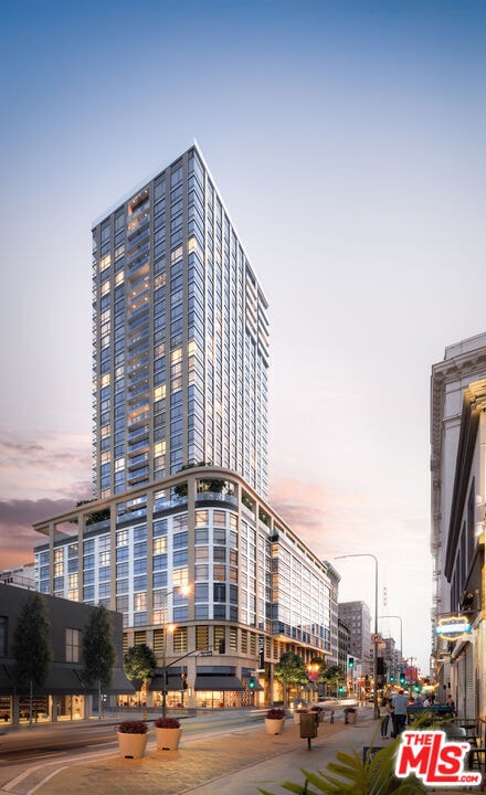 Building Photo - 400 S Broadway