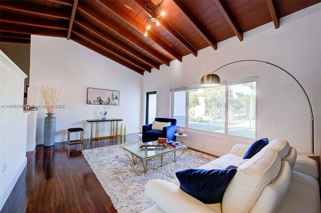 Building Photo - Northeast 169th Street, North Miami Beach, FL 33162 - 3 BR 2 BA single-family home