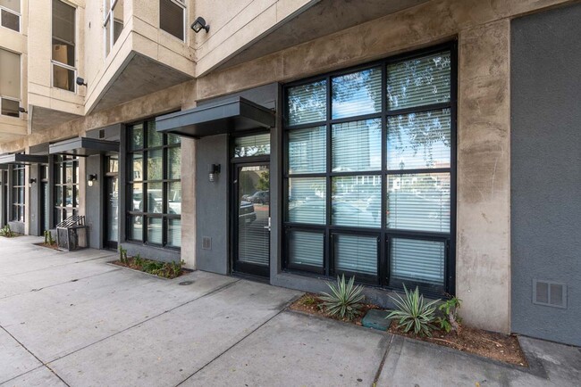 Building Photo - +++ LOOK NO FURTHER STUNNING 1BD LOFT WITH...