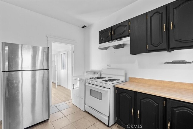 Building Photo - 1445 S Rebecca St