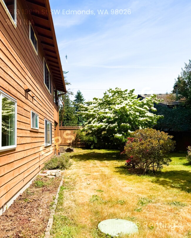 Building Photo - Spacious 2 bedroom with Garage Parking!
