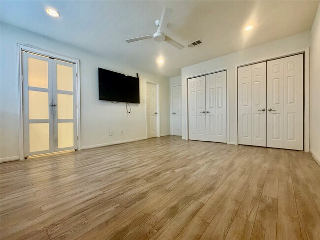 Building Photo - 5800 Lumberdale Rd