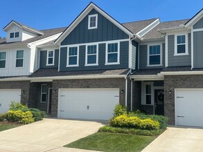 Building Photo - AVAILABLE NOW in Foxland Crossing