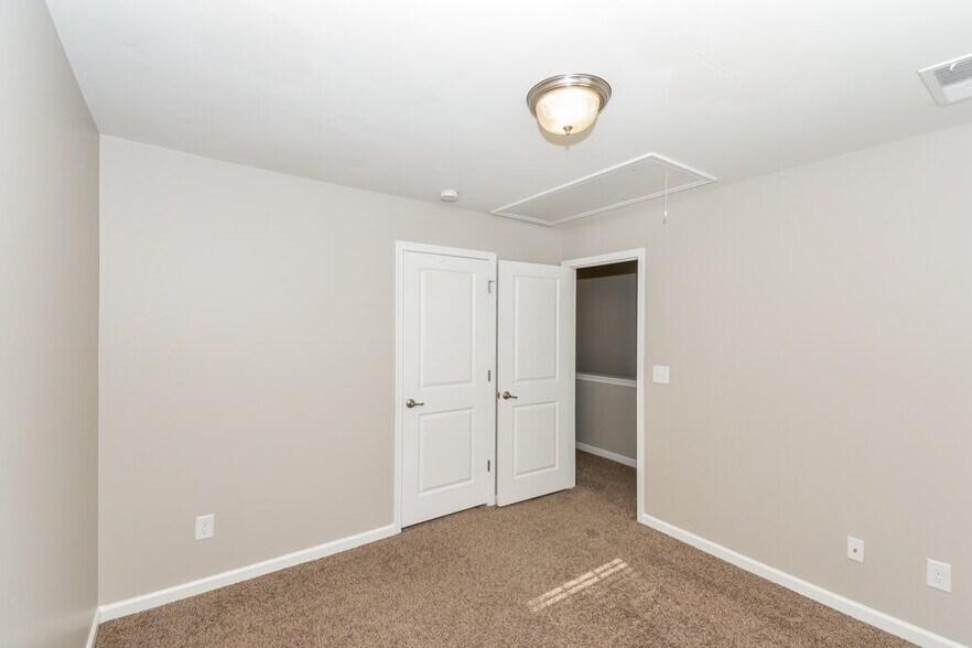 Building Photo - 2016 Kingston Pl