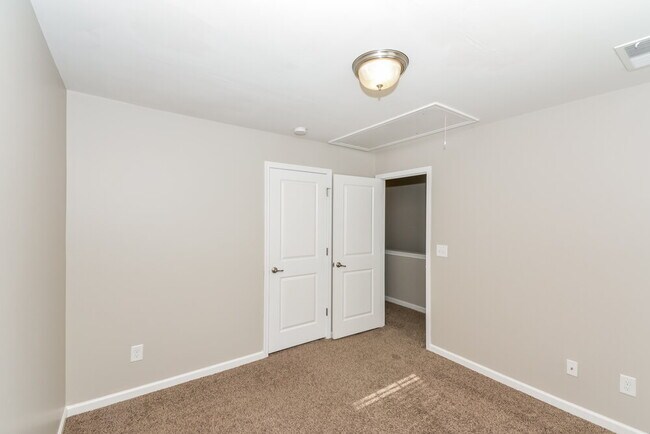 Building Photo - 2016 Kingston Pl