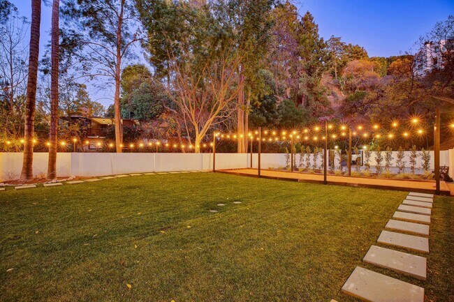 Building Photo - Fully Furnished Luxurious Spanish Mediterranean Villa in Hollywood Hills: 4-Bedroom, 2.5-Bath Ret...