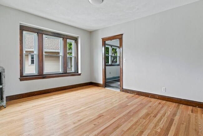 Building Photo - 33 Bigelow St