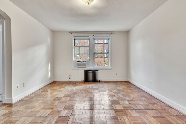 Building Photo - Charming 1-bedroom co-op unit