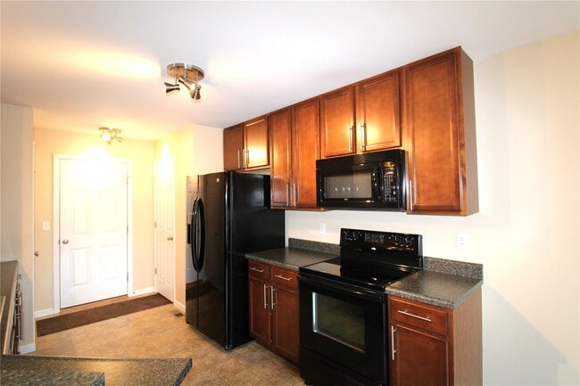 Building Photo - 643 Country Heights Dr