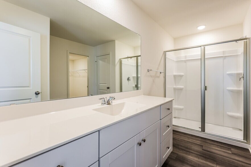 Building Photo - 5717 Texas Palm Dr