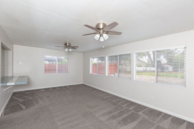 Building Photo - 3 bed, 2 bath Single Family Home in Mira Mesa