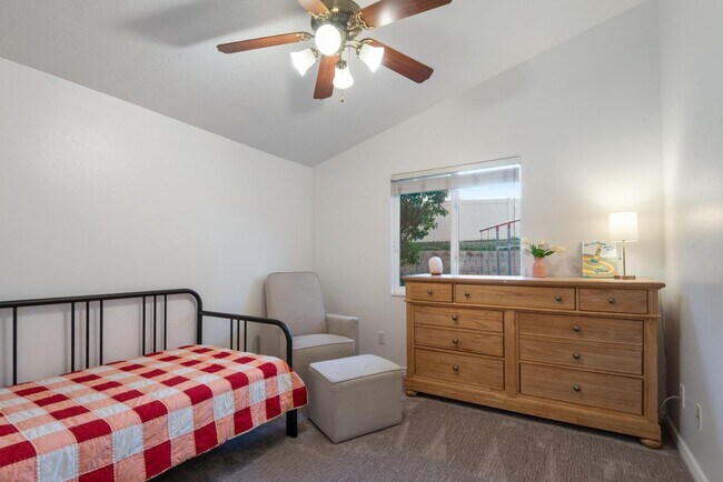 Building Photo - 2521 Apricot Pl