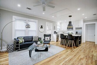 Building Photo - 127 Payne St