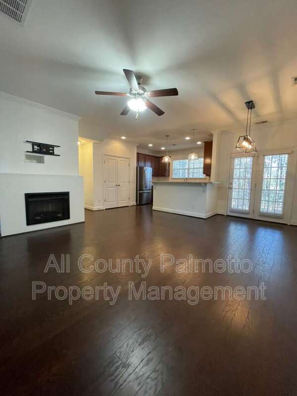 Building Photo - 4077 Hartland St